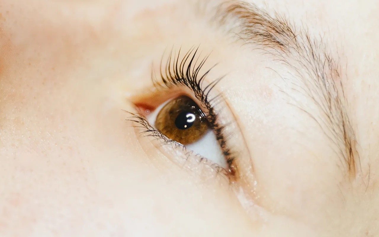 lash-lips