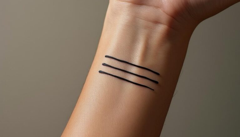 découvrez la signification des tatouages à 3 traits sur le bras : origines, symbolique et interprétations de ce motif minimaliste et tendance.