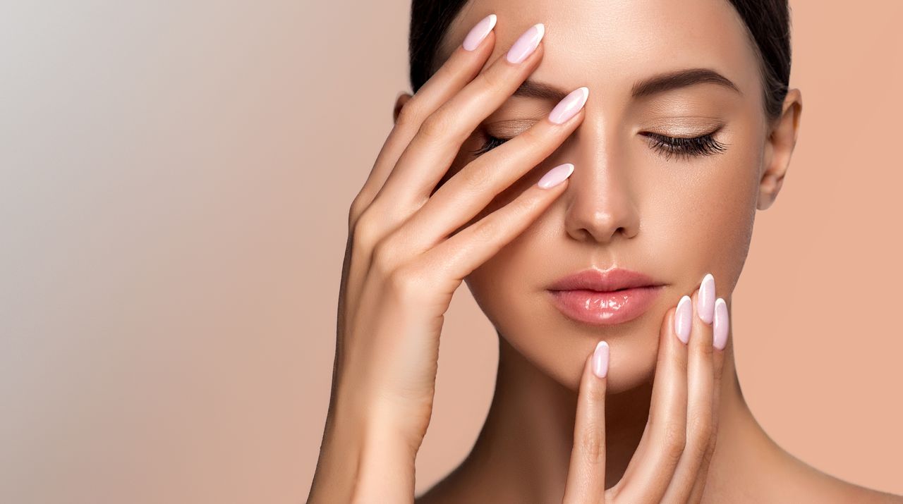 modèle des ongles en acrygel