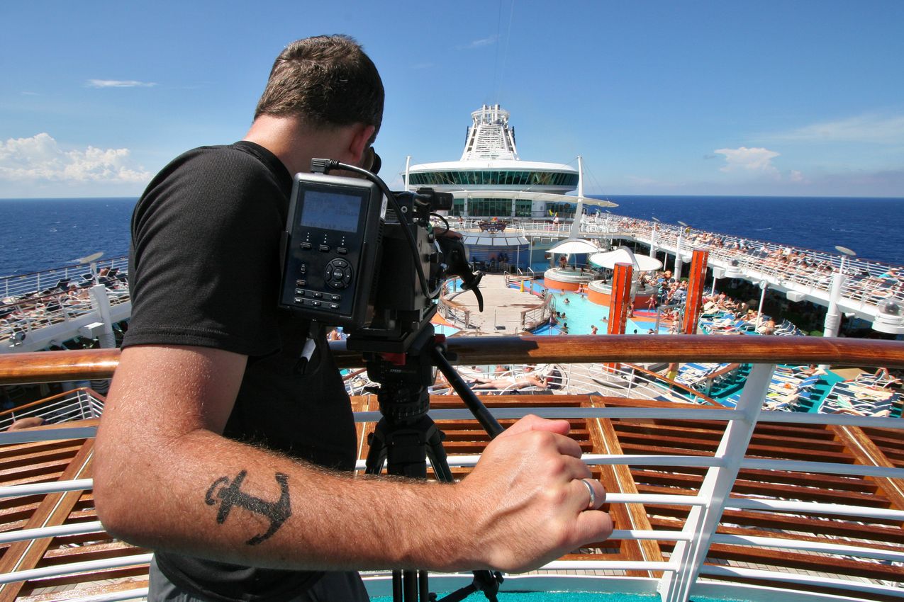 tatouage ancre sur le bras d'un homme